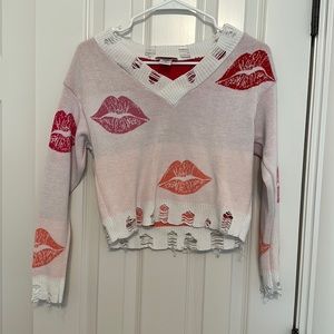 Cropped distressed sweater with lips
